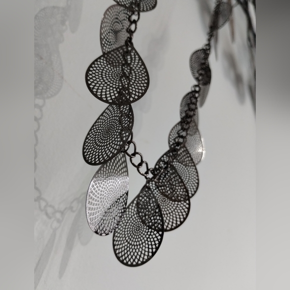 Neclace - Picture 2 of 3